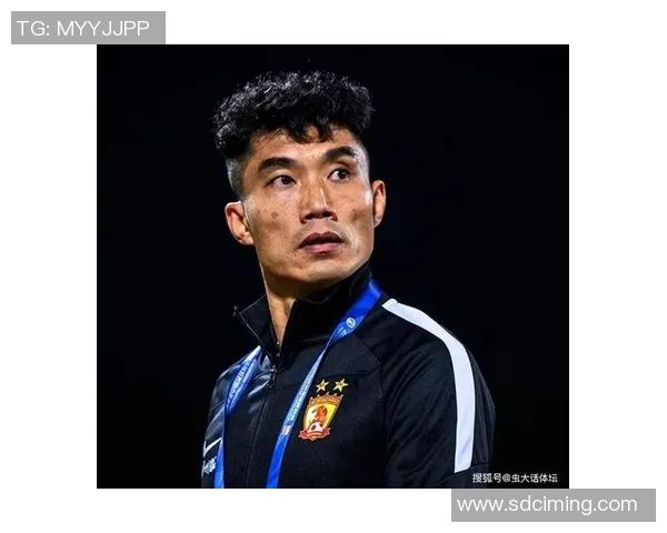 国足主帅亲自下基层选拔新人 引发众人围观热议